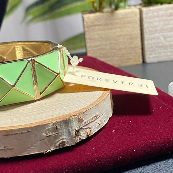NWT Forever 21 Light Green Bracelet 💚✨ - Picture 3 of 4